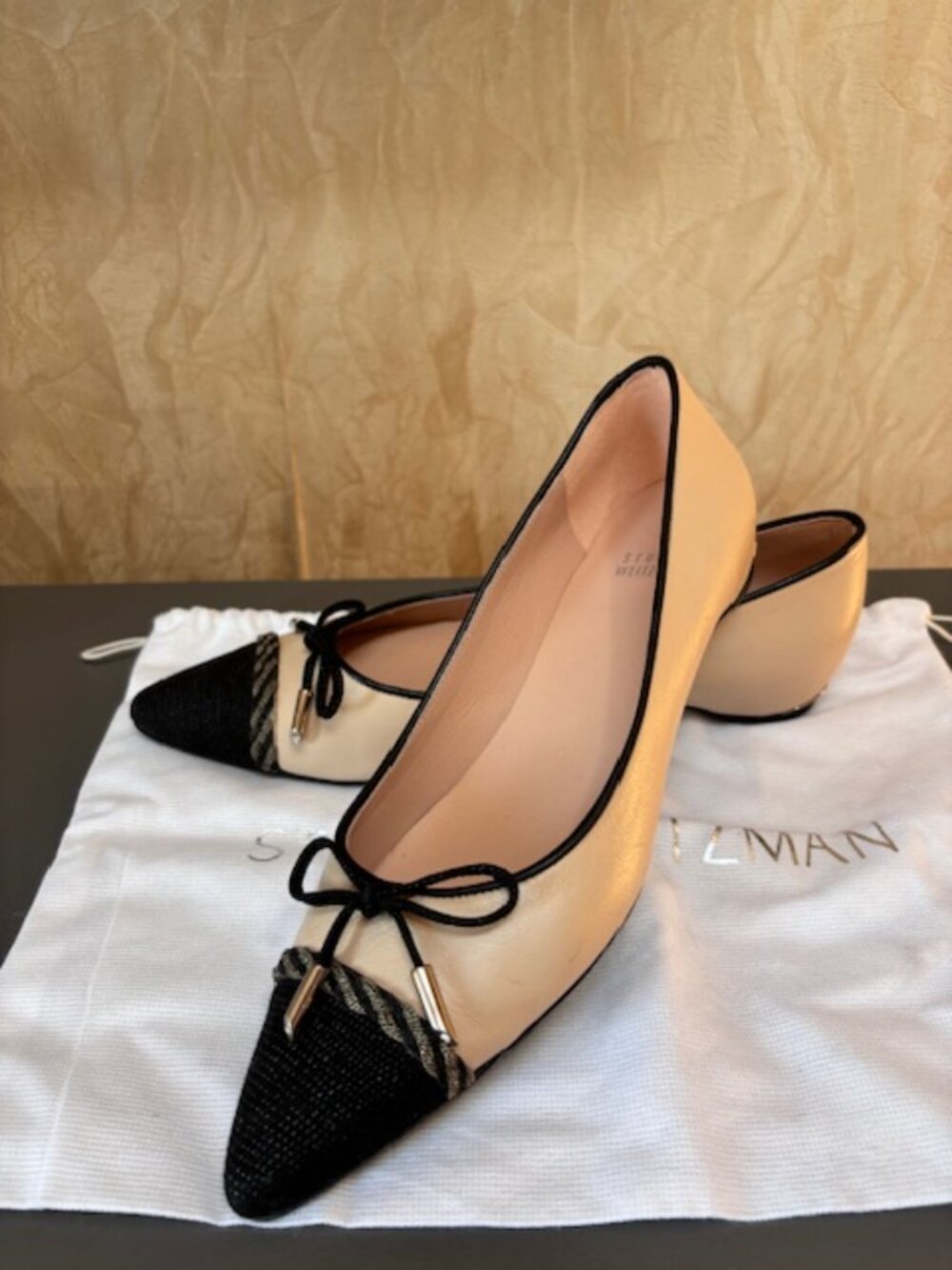Stuart Weitzman Sparkly Pointed Toe Flats with bow Size 7.5 - Picture 4 of 10